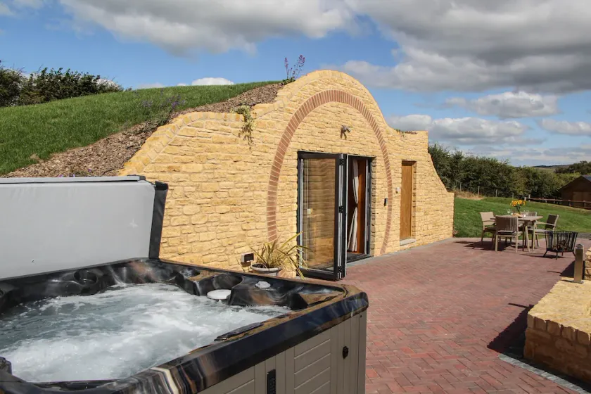 Burrow View  -  a hobbit hut that sleeps 4 guests  in 1 bedroom - Image 1