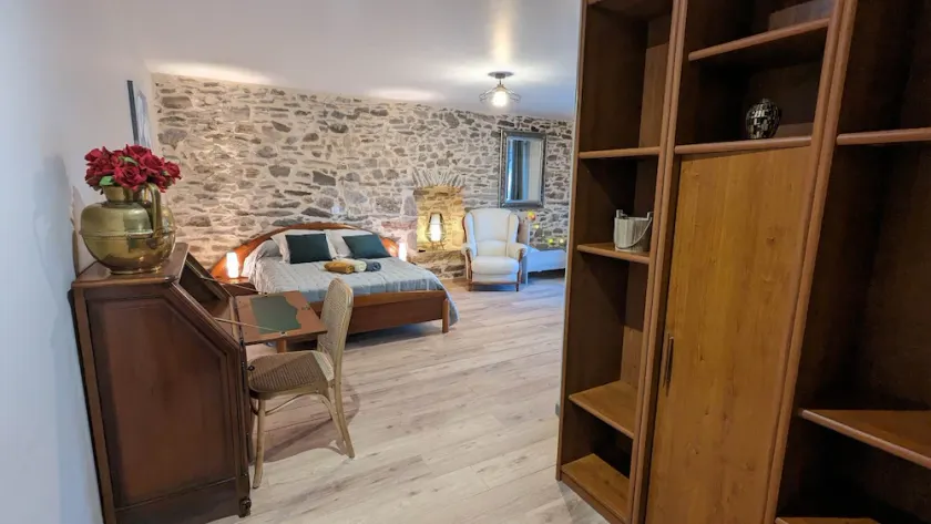 Bed and breakfast in a character house, charm and comfort! - Image 1