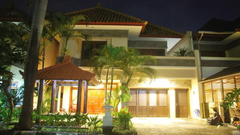 4 Bedrooms Kuta Villa Includes Breakfast - Image 1