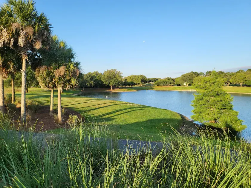 Spectacular water and golf course views - Image 1