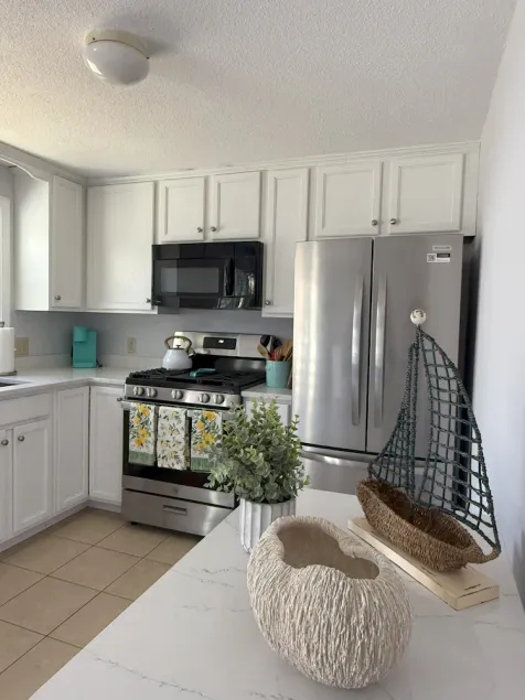 Cape Getaway 4 Bedroom w/ Outdoor Shower, Ramp Access to Water, New Bathroom - Image 1