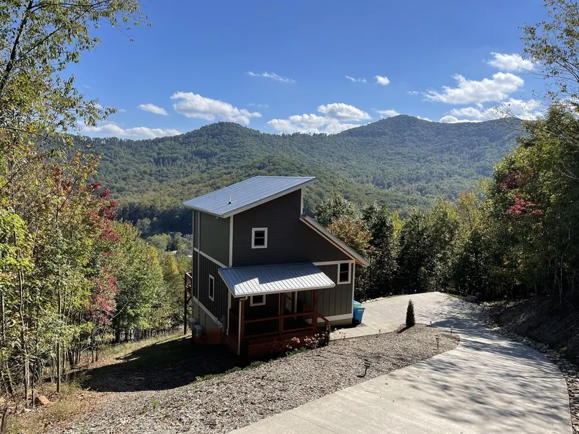 Little Hickory Top - Mountain Side Modern Cabin - Image 1