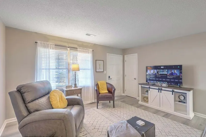 Stay near all Chas attractions, quiet comfort with fenced yard! - Image 1