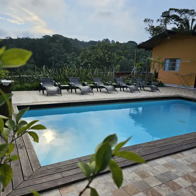 Medium-sized country house with heated pool and barbecue area - Image 1