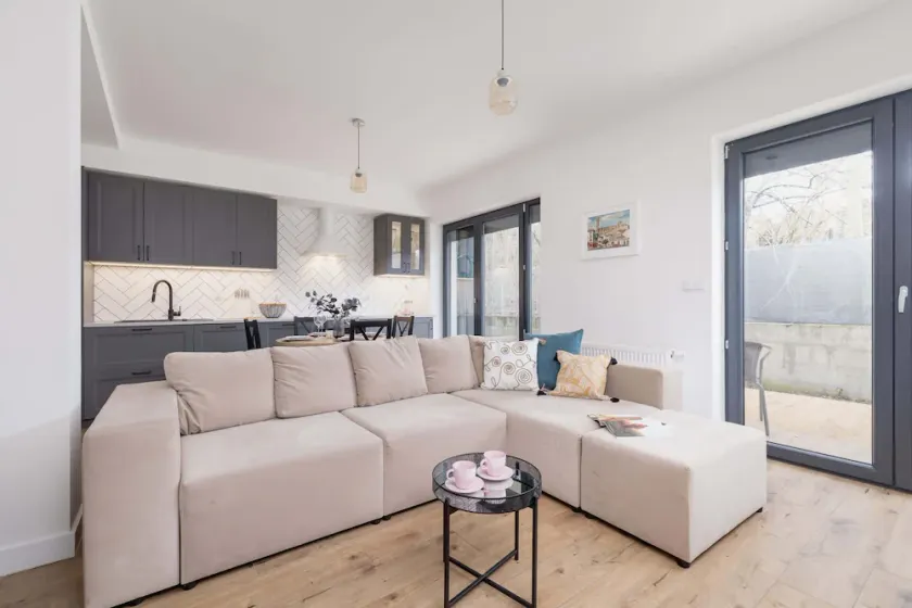 Apartment in Krakow with parking and balcony by Noclegi Renters - Image 1
