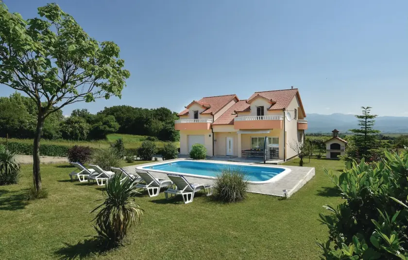 Beautiful home in Sinj - Image 1
