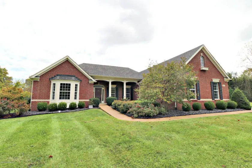 Beau 4 BR, 4. 5 Bath, maison exécutive avec piscine creusée et accessible aux handicapés! - Image 1
