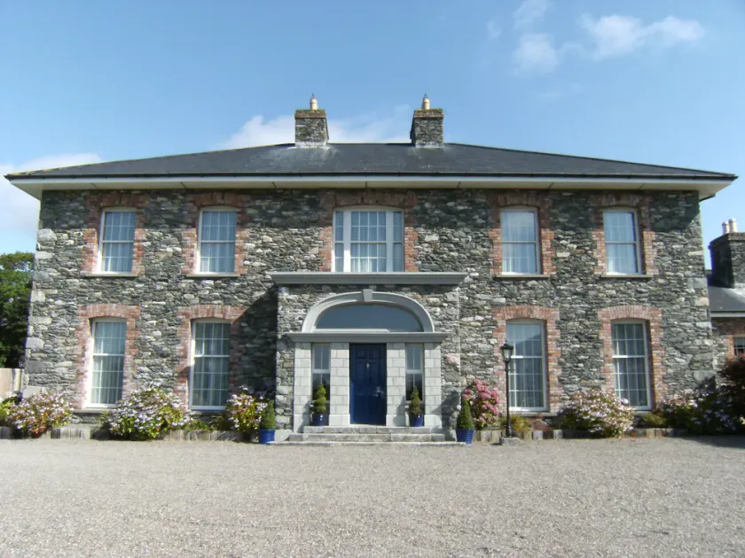 Large Luxury House in Excellent Location. Ideal for families - Image 1