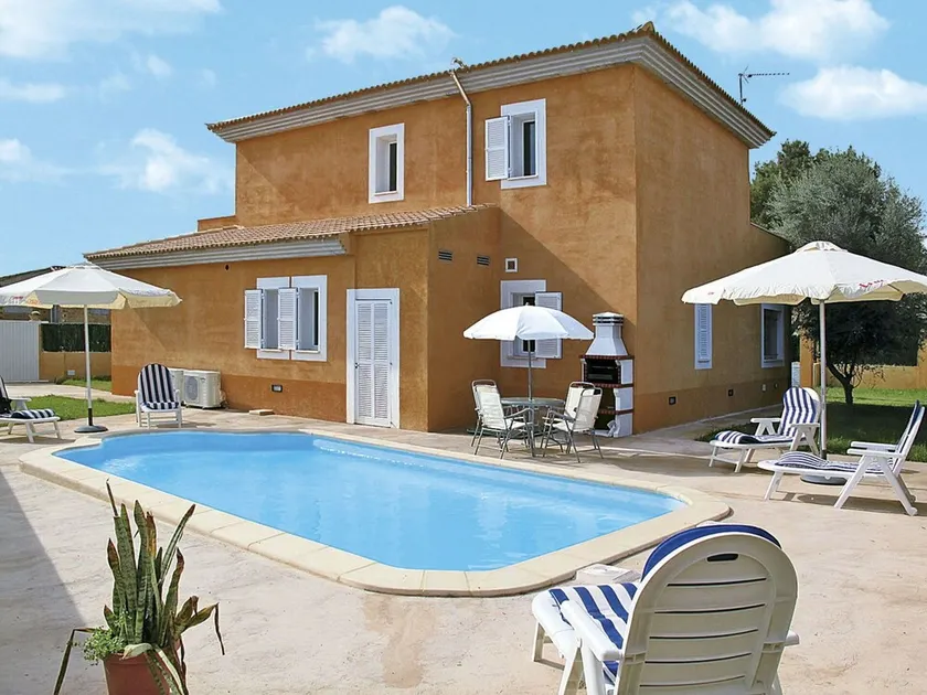 Skøn privat feriebolig for 12 personer med privat pool, WIFI, klimaanlæg, TV og terrasse - Image 1