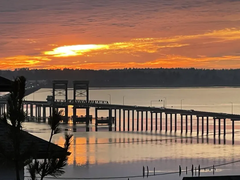 Large comfortable home with stunning views - Image 1