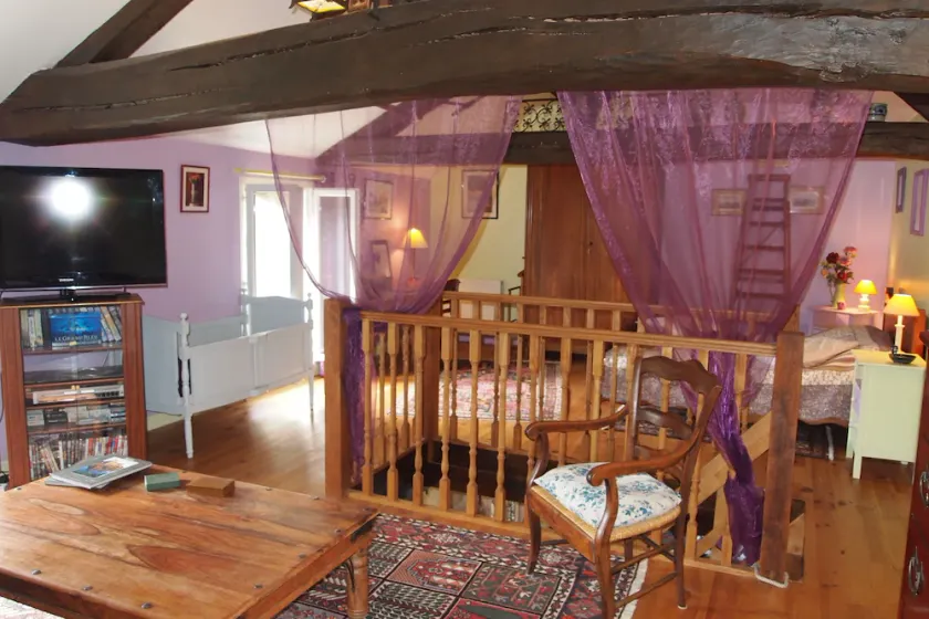 \"Chez Flo\" Guesthouse - Image 1