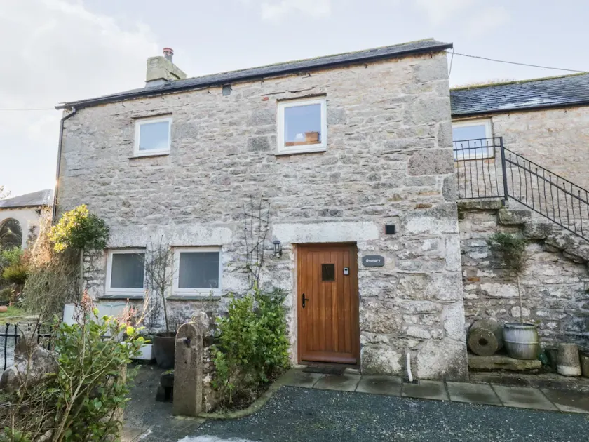 GRANARY, pet friendly, with a garden in Bardsea - Image 1