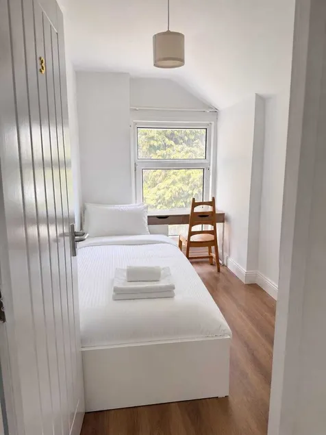 Cardiff Inner City Centre Guesthouse - Image 1