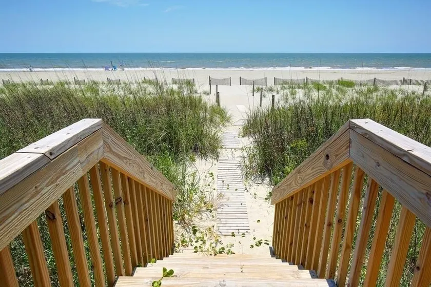 Summer Sandcastle 5 Bedroom Home by RedAwning - Image 1