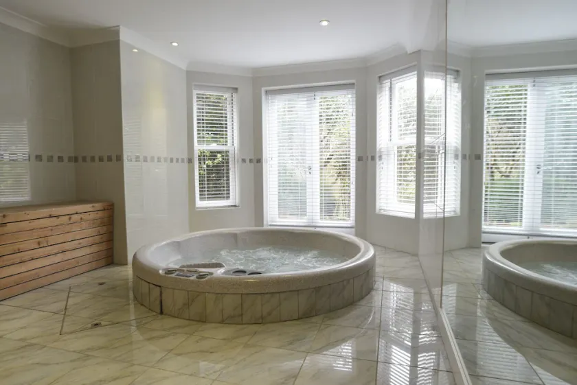 Appartement Jardin avec Bain à Remous et Sauna - Image 1