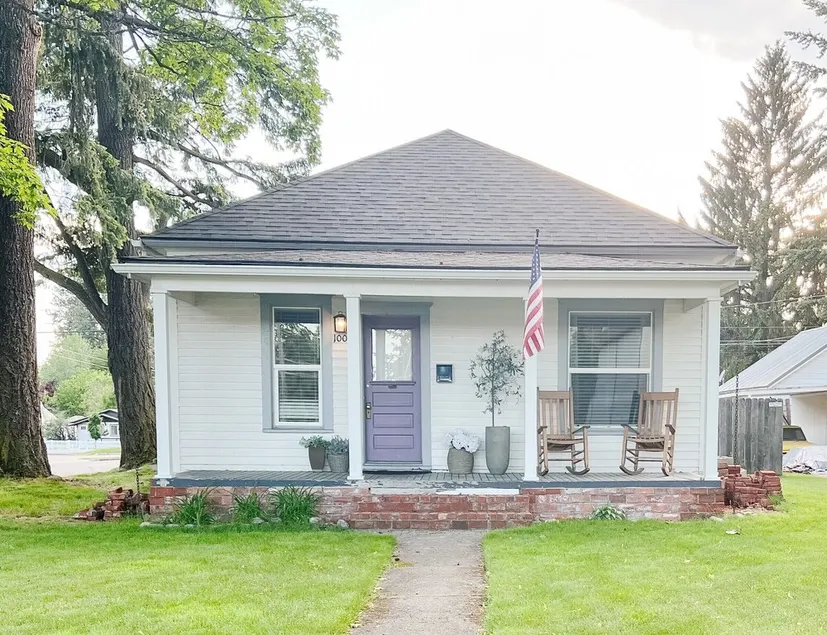 Charming Midtown Cottage, 11 straight blocks to Sherman Ave/Downtown Boat Launch - Image 1