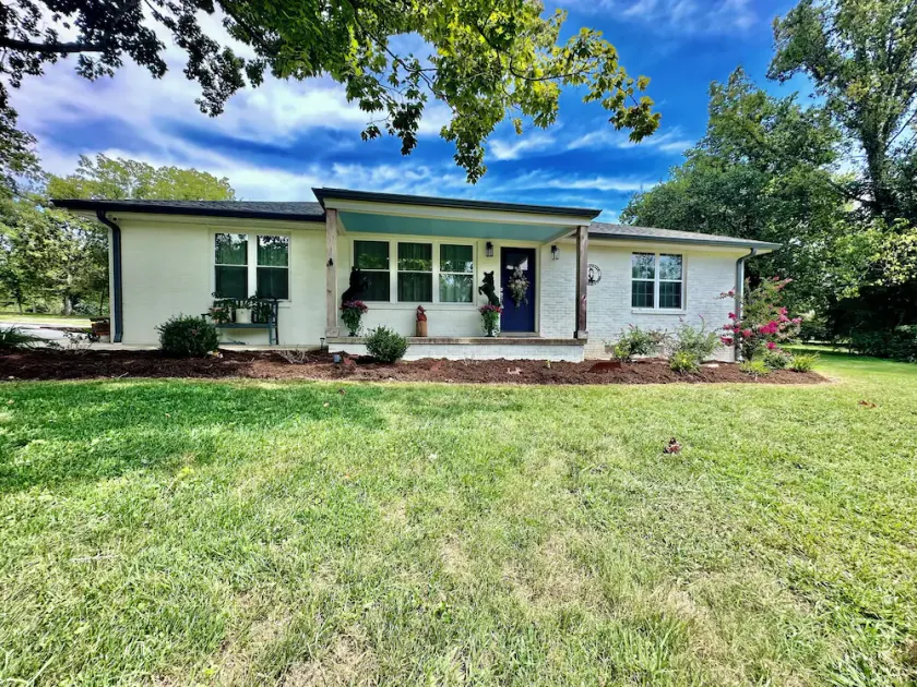 The Fox Den, luxury home, just 2 minutes away from the iconic Bell Buckle Cafe. - Image 1