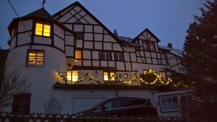 NYHET: \"Die kleine Burg\", slottbar, infraröd stuga, snabb WiFi, - Image 1