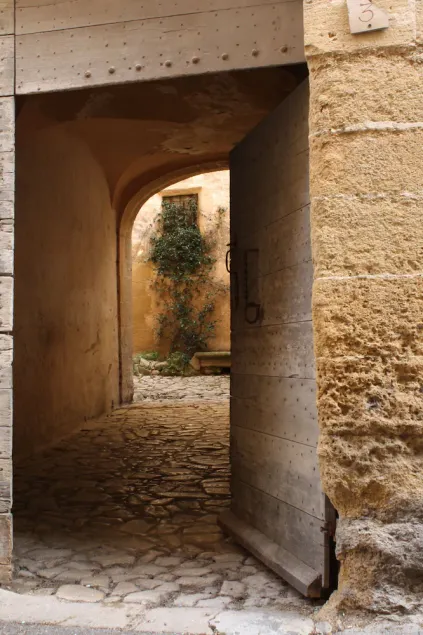 Appartement de deux chambres de charme au cœur de Lourmarin. Très bien situé - Image 1