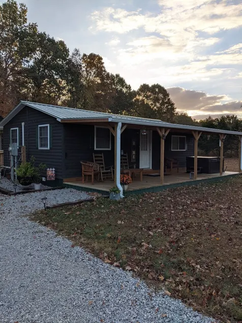 Private cabin located on 7 acres in the country - Image 1