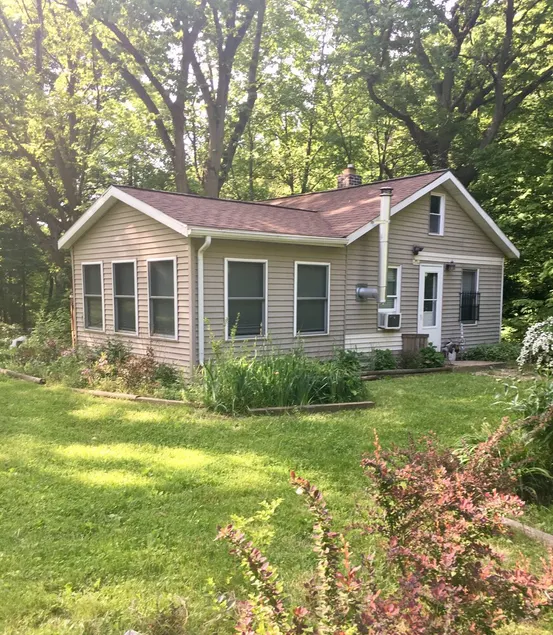 3 acres of privacy! Biking, Pups &  Walking: Nirvana! 7 minutes to hip 3 Oaks! - Image 1