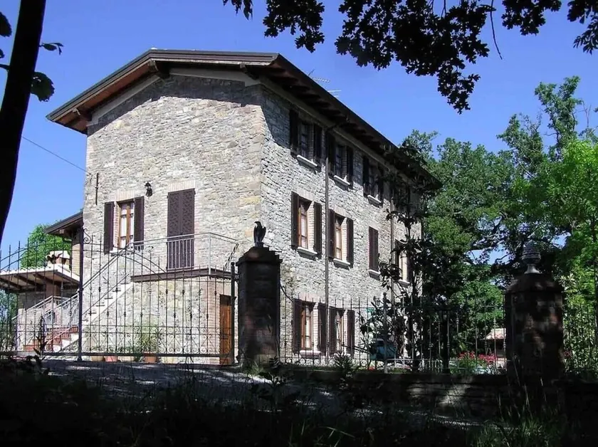 BEAUTIFULLY RESTORED 3 BEDROOM FARMHOUSE, in the green hills of Emilia - Image 1