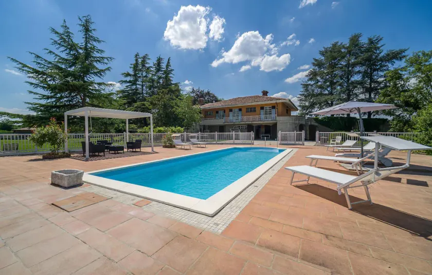 Pet friendly home in Asti with private swimming pool, can be inside or outside - Image 1