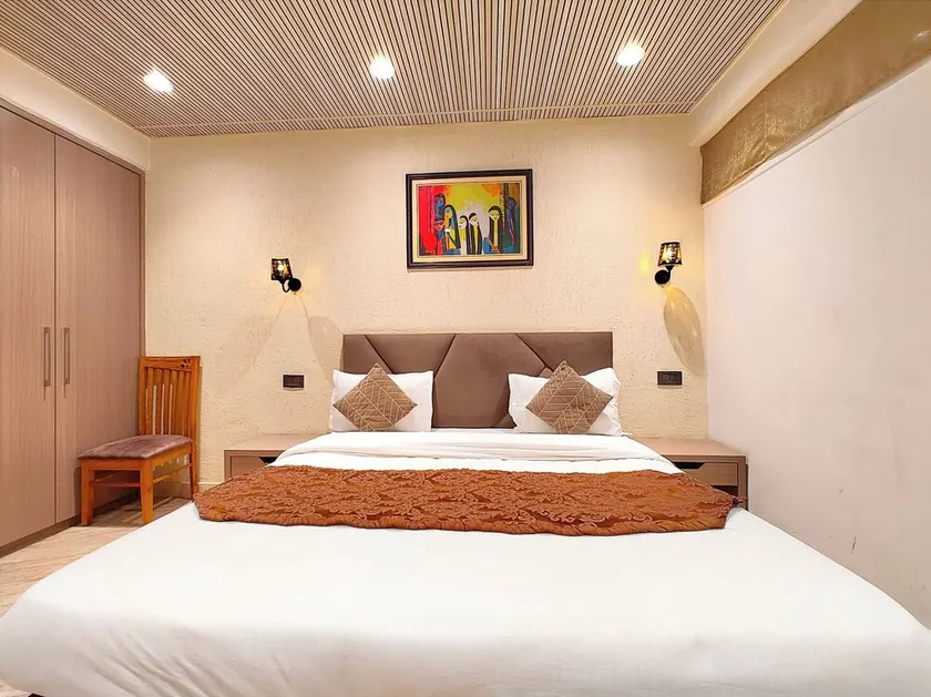 Hotel New Gayatri Near Prem Mandir - Image 1
