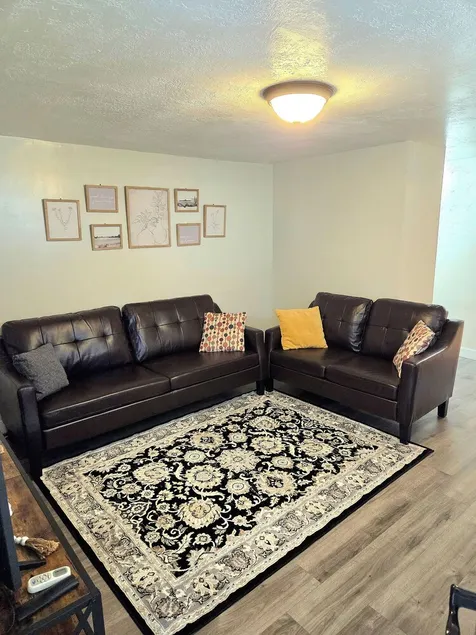 Beautiful Newly Renovated Basement Apartment - Image 1