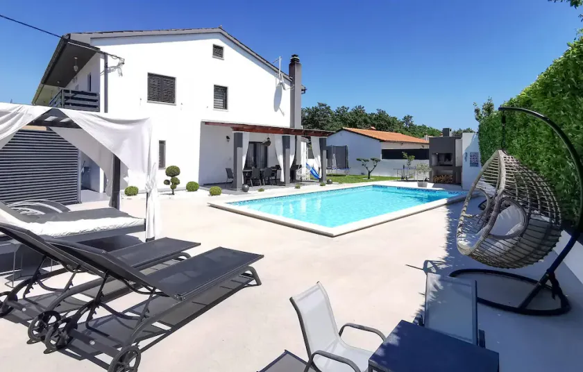 Three-Bedroom Apartment In Svetvincenat - Image 1