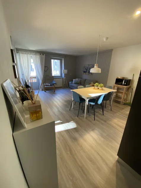90sqm warm and cozy overlooking the square of Isolaccia.5 min from Bormio - Image 1