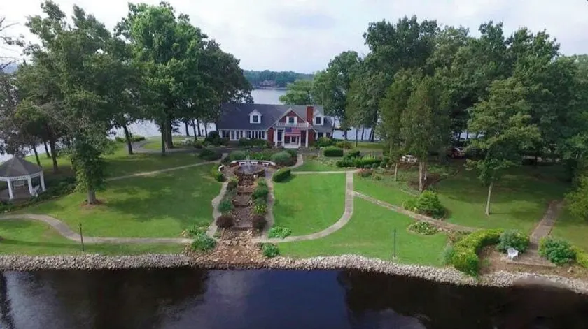 Luxurious Peninsula Property ~ Best View On LOE - Hot Tub/Kayaks/paddleboards - Image 1