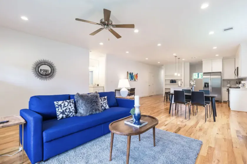 3BR Cozy Bungalow 1749! Medical Center, Stadiums! - Image 1