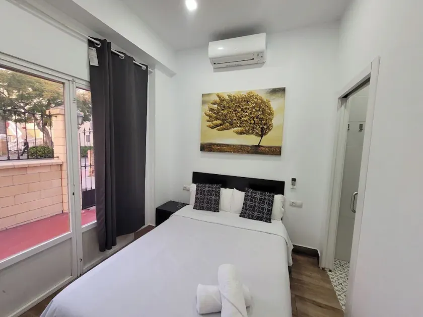 AYZ Elcano - Auto check-in property - Image 1