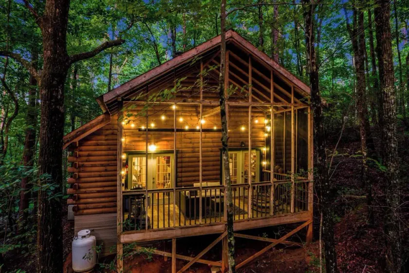 Couples Retreat | In-Bedroom Jacuzzi, Fireplace & Private Deck · Near Helen GA - Image 1