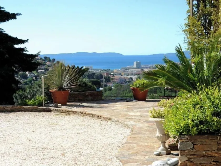 Beautiful villa with sea view, 2.5km from the beach, in the heart of nature - Image 1