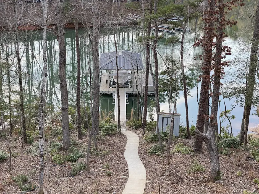 Beautiful waterfront home on a private cove in Lake Keowee w/ hot tub - Image 1