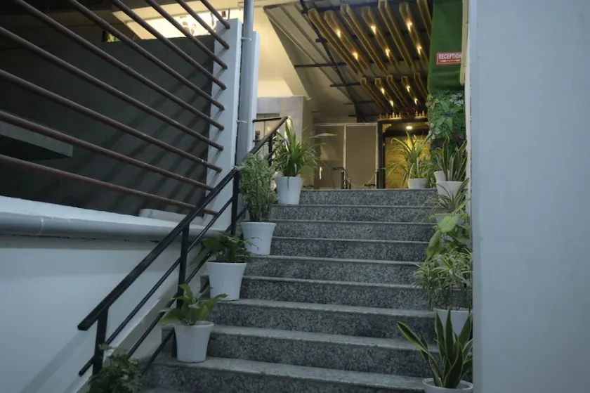 Hotel Pohor Regency Near Kamakhya Foot Bridge - Image 1