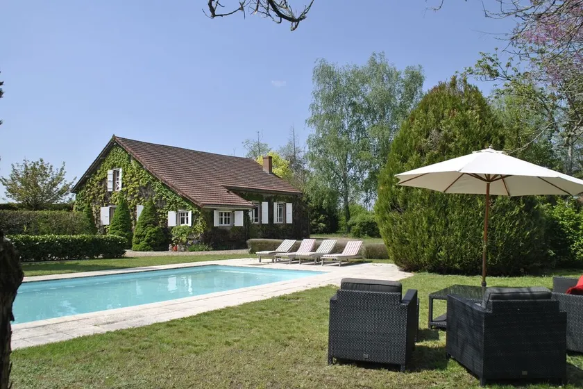 Villa in Charrin an der Loire mit Pool - Image 1