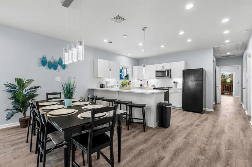 Inviting 4BR2.5BA Downtown Home with Ample Space - Image 1