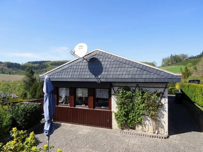 Ruhiger Bungalow am Hennesee mit Terrasse - Image 1