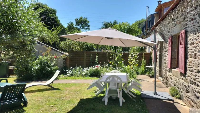 Pretty longère with enclosed garden, 3 *.  Ajoncs d'Or beaches and golf nearby. - Image 1