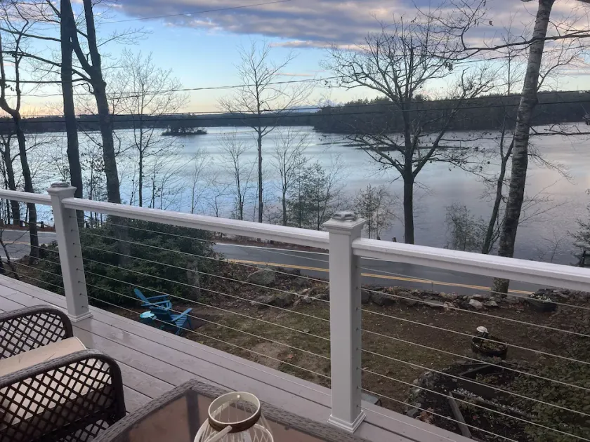 Breathtaking views of Lovell Lake- 3 bedroom four season home - Image 1