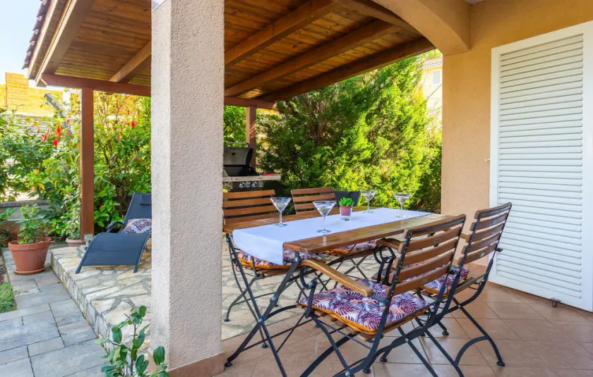 Amazing Apartment In Vantacici - Image 1