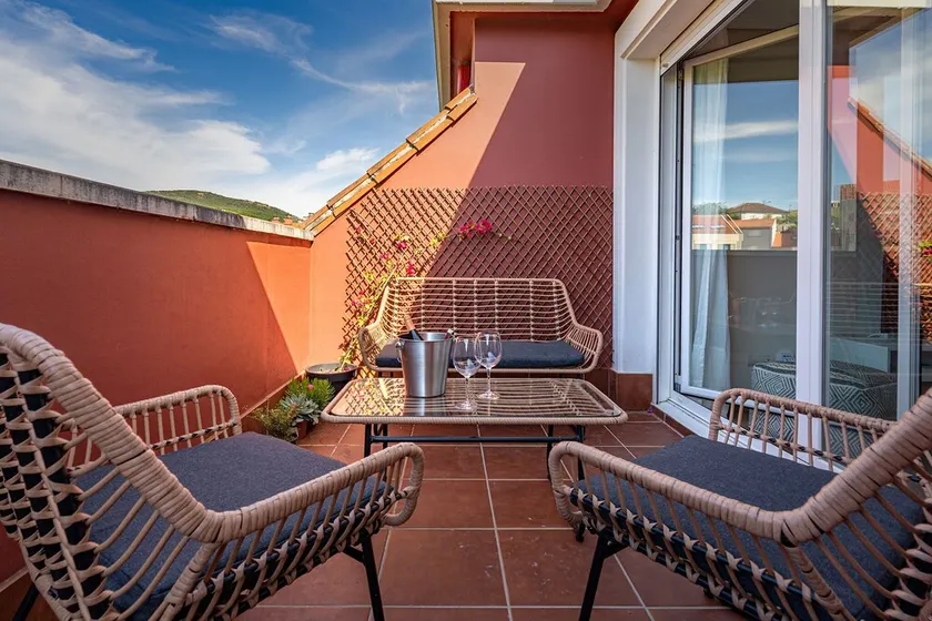 Beatiful 3 bedroom apartment with swimming pool. - Image 1