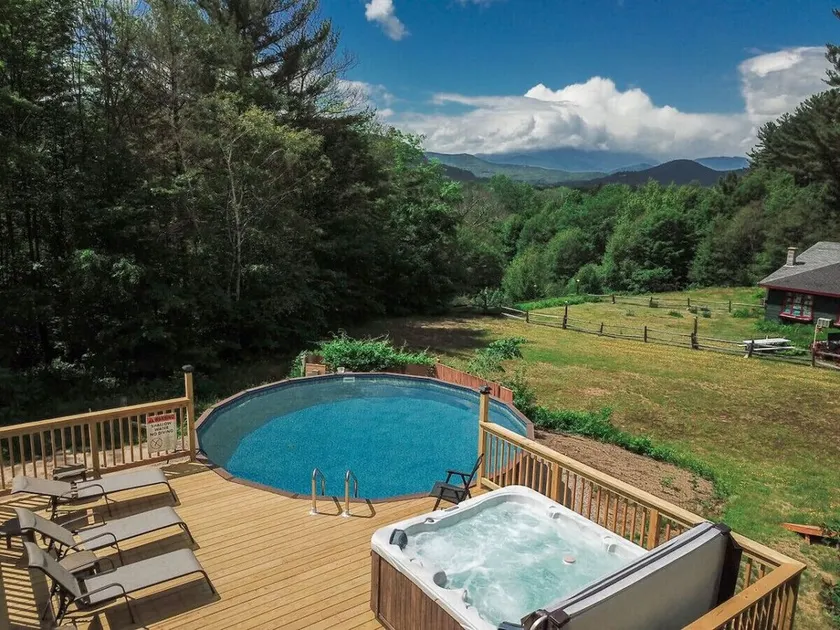 North Conway Getaway | Hot Tub, Pool & Sleeps 25! - Image 1
