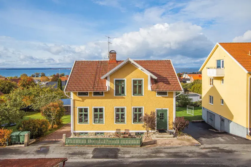 Character  2 bedroom ground floor unit in the heart of Gränna - Image 1