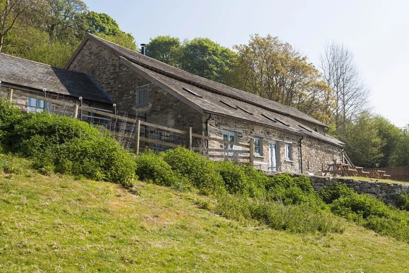 Upper Valley Barns - Six Bedroom Villa, Sleeps 14 - Image 1