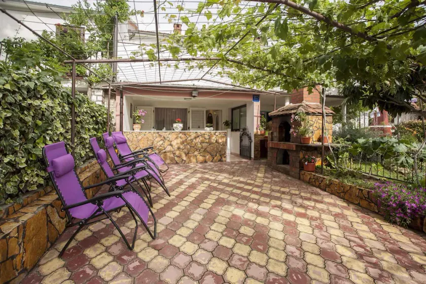 Holiday apartment with whirlpool tub and barbecue - Image 1