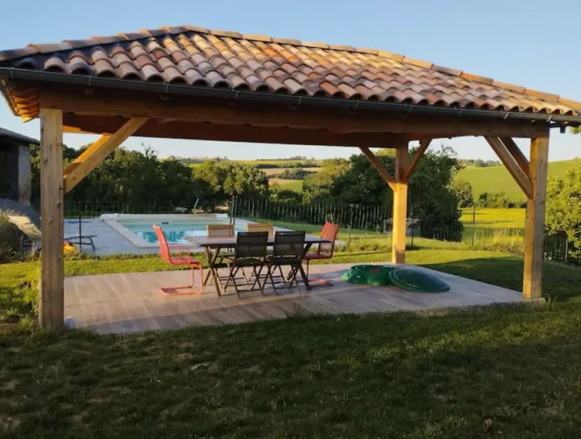 Gîte cosy en pleine nature avec piscine - Image 1